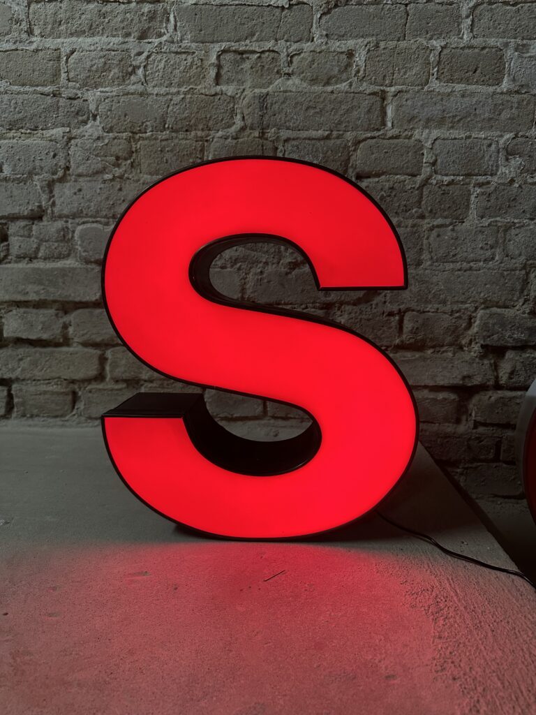 Leuchtbuchstabe S