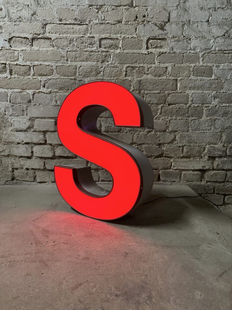 Leuchtbuchstabe S