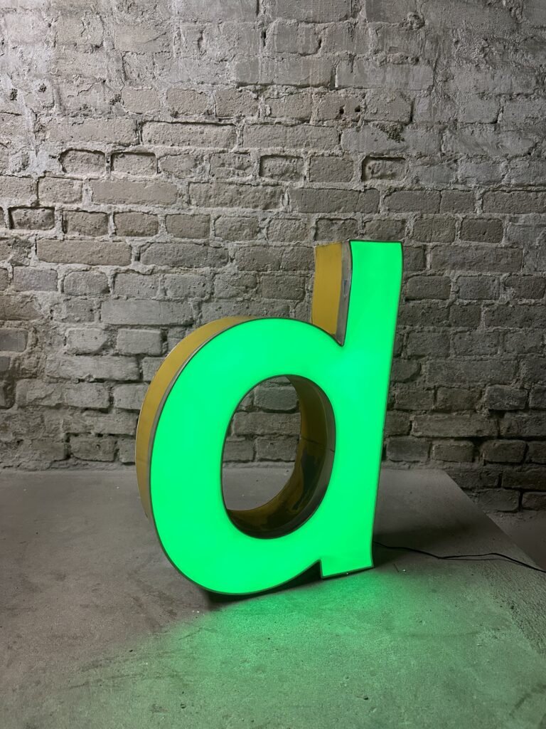 Leuchtbuchstabe d