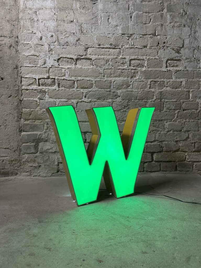 Leuchtbuchstabe W