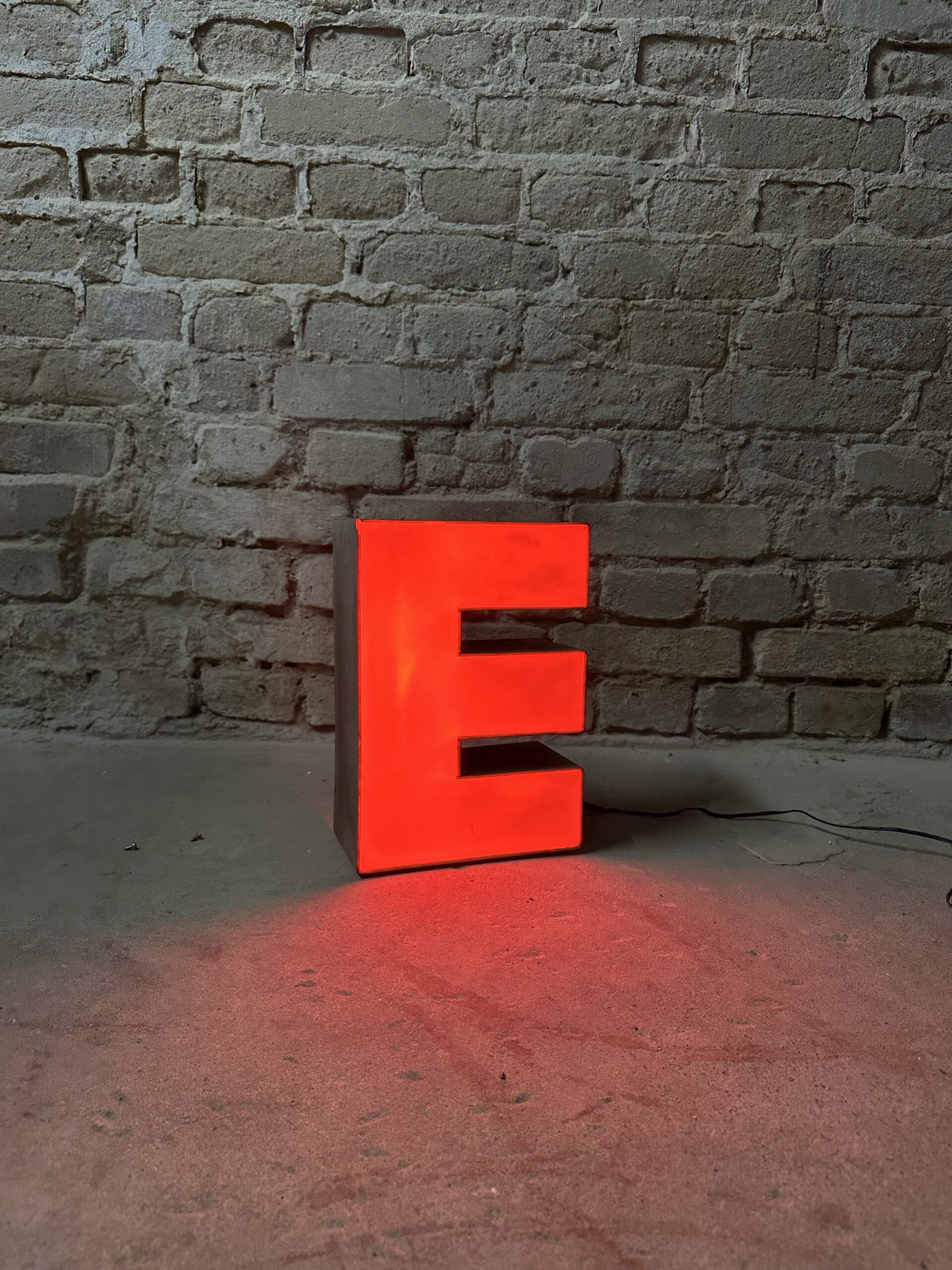 Leuchtbuchstabe E