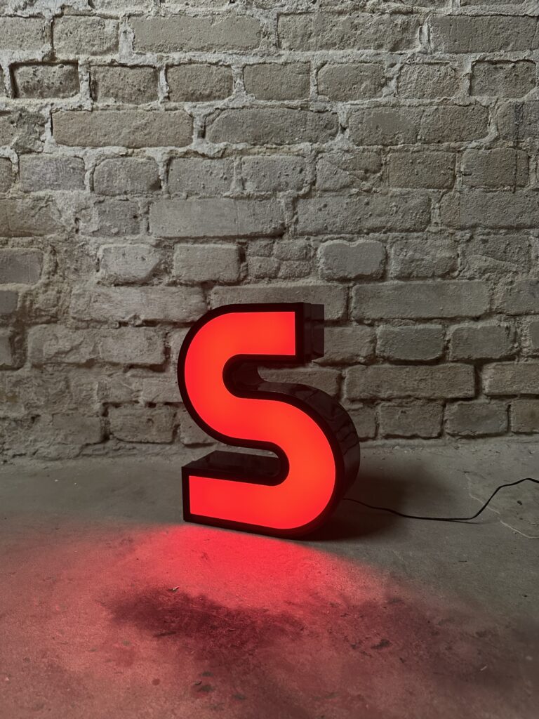 Leuchtbuchstabe S