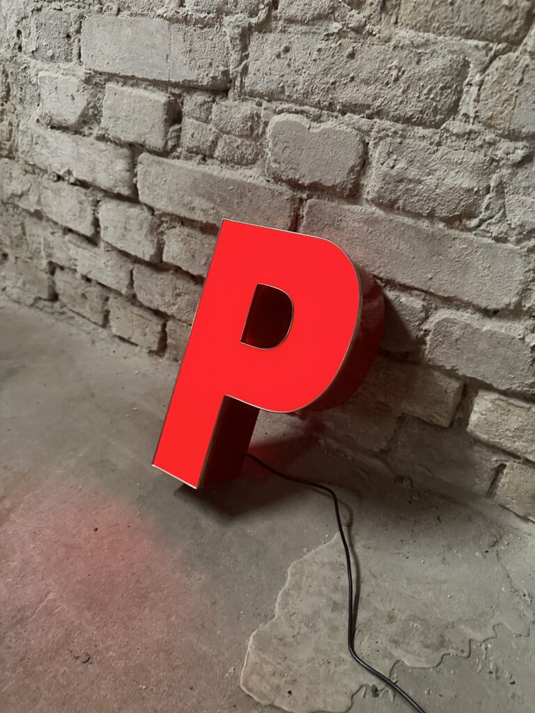 Leuchtbuchstabe P