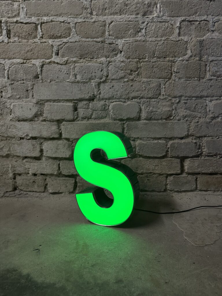 Leuchtbuchstabe S